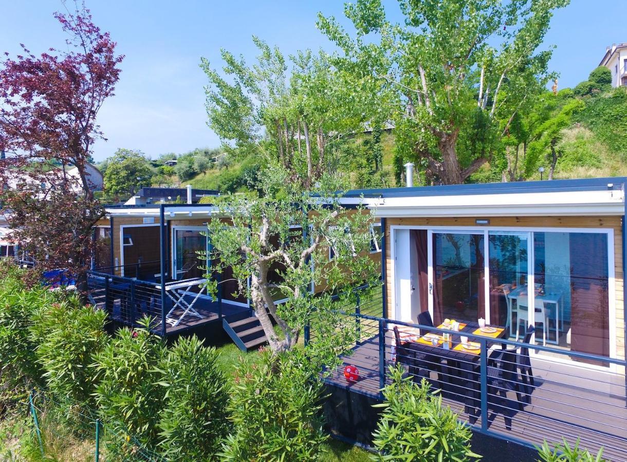 Campeggio Europa Silvella San Felice del Benaco Esterno foto Mobile homes in the Netherlands