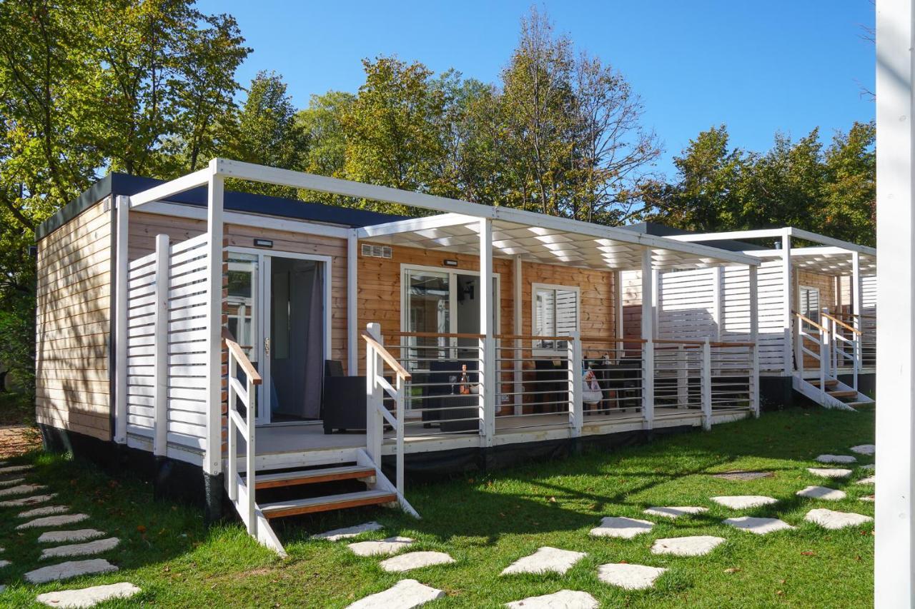 Campeggio Europa Silvella San Felice del Benaco Esterno foto Mobile homes in a campsite