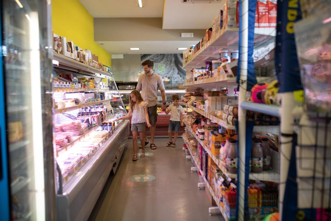 Campeggio Europa Silvella San Felice del Benaco Esterno foto A supermarket in the Netherlands