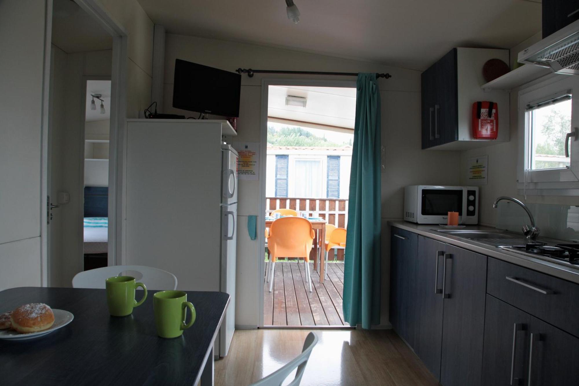 Campeggio Europa Silvella San Felice del Benaco Esterno foto Kitchen in a mobile home