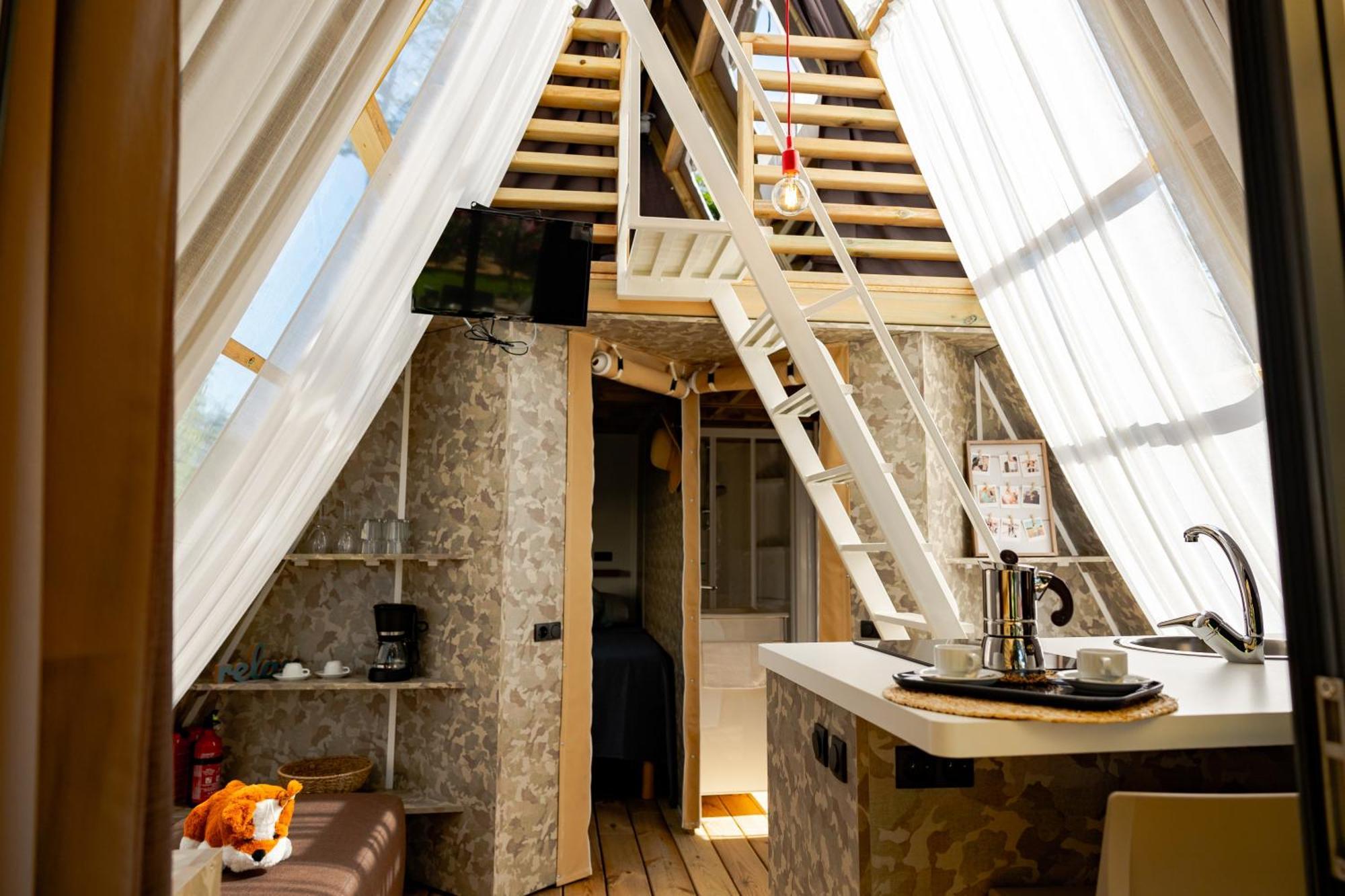 Campeggio Europa Silvella San Felice del Benaco Esterno foto Interior of a Treehouse