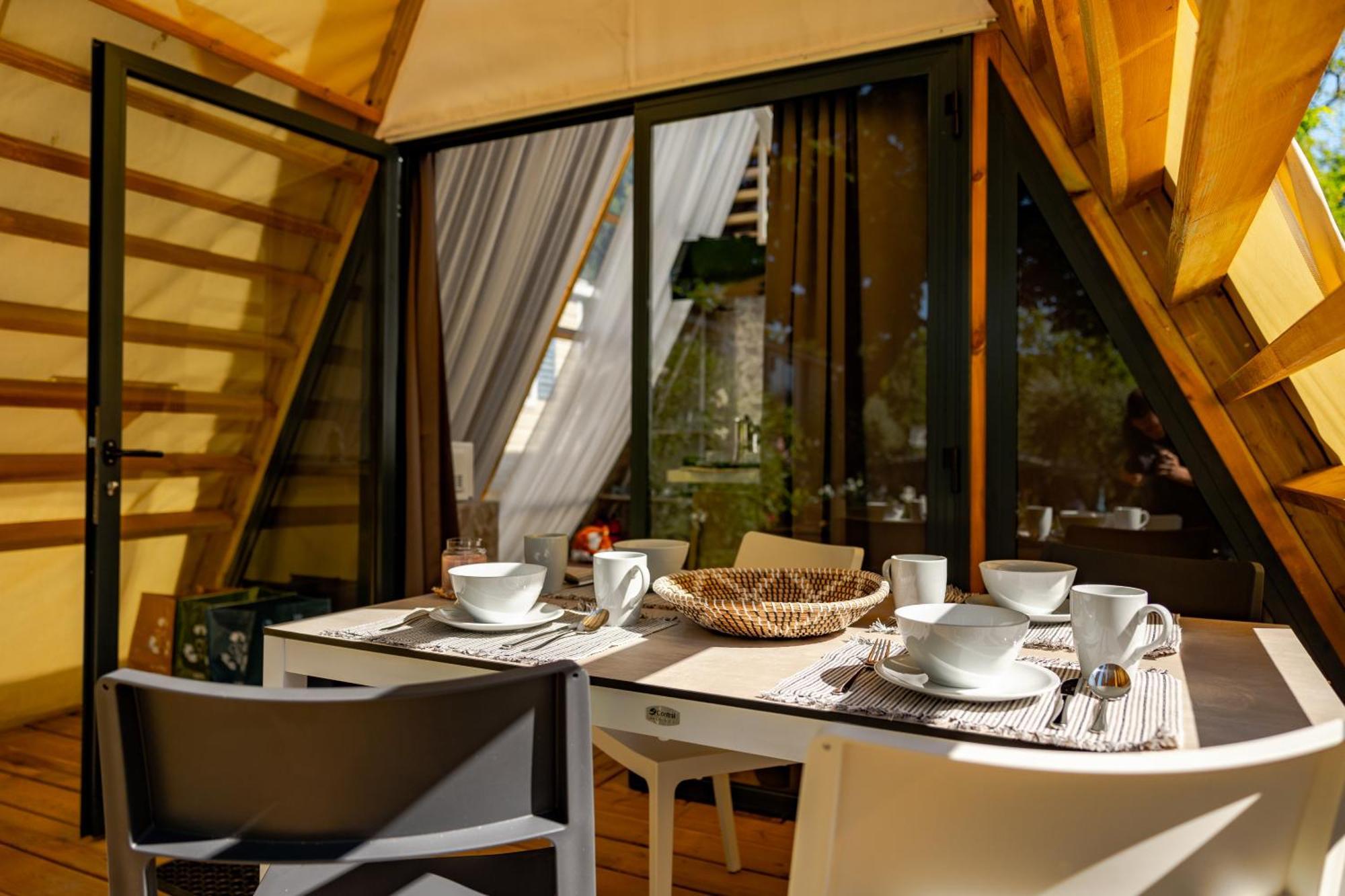 Campeggio Europa Silvella San Felice del Benaco Esterno foto Interior of a Treehouse