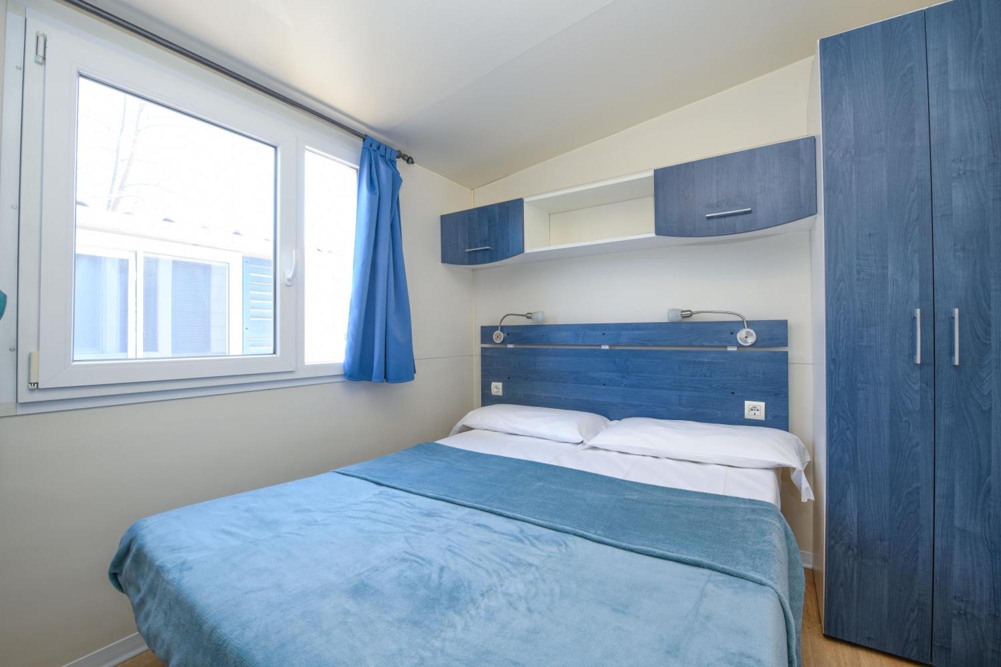 Campeggio Europa Silvella San Felice del Benaco Esterno foto Bedroom in a mobile home