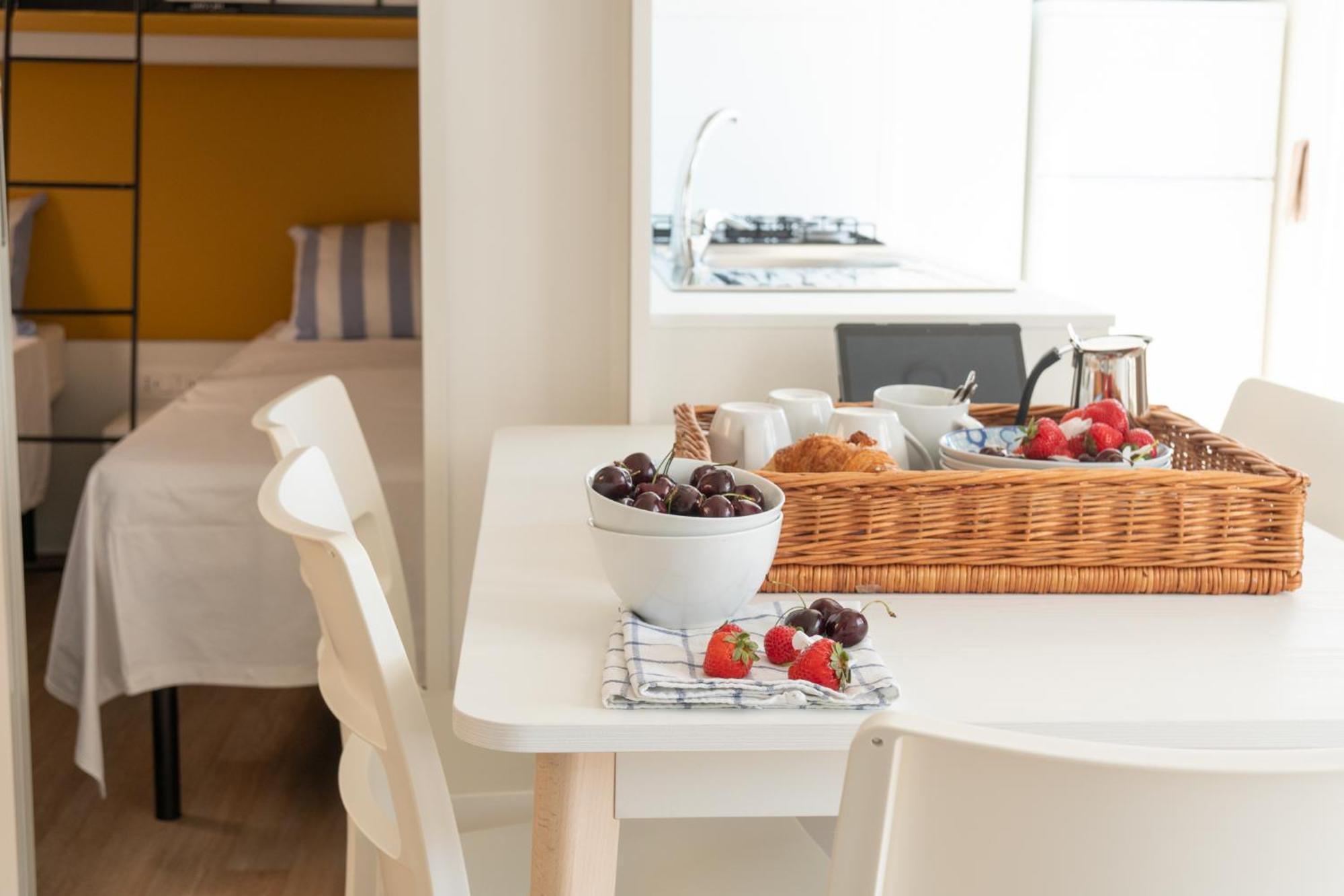 Campeggio Europa Silvella San Felice del Benaco Esterno foto A breakfast table